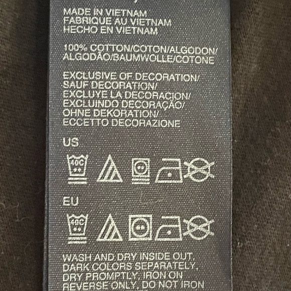 Tommy Hilfiger woman’s black short sleeve top w/sequin motif, size small - Picture 4 of 8